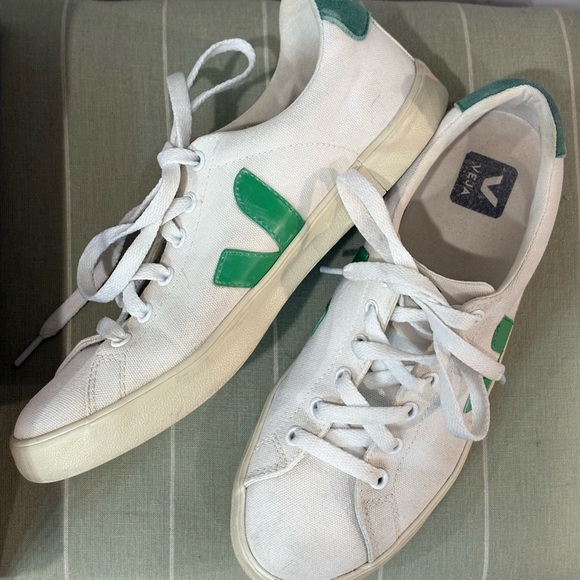 Veja White Sneakers with Green Heel Tab - Picture 4 of 14
